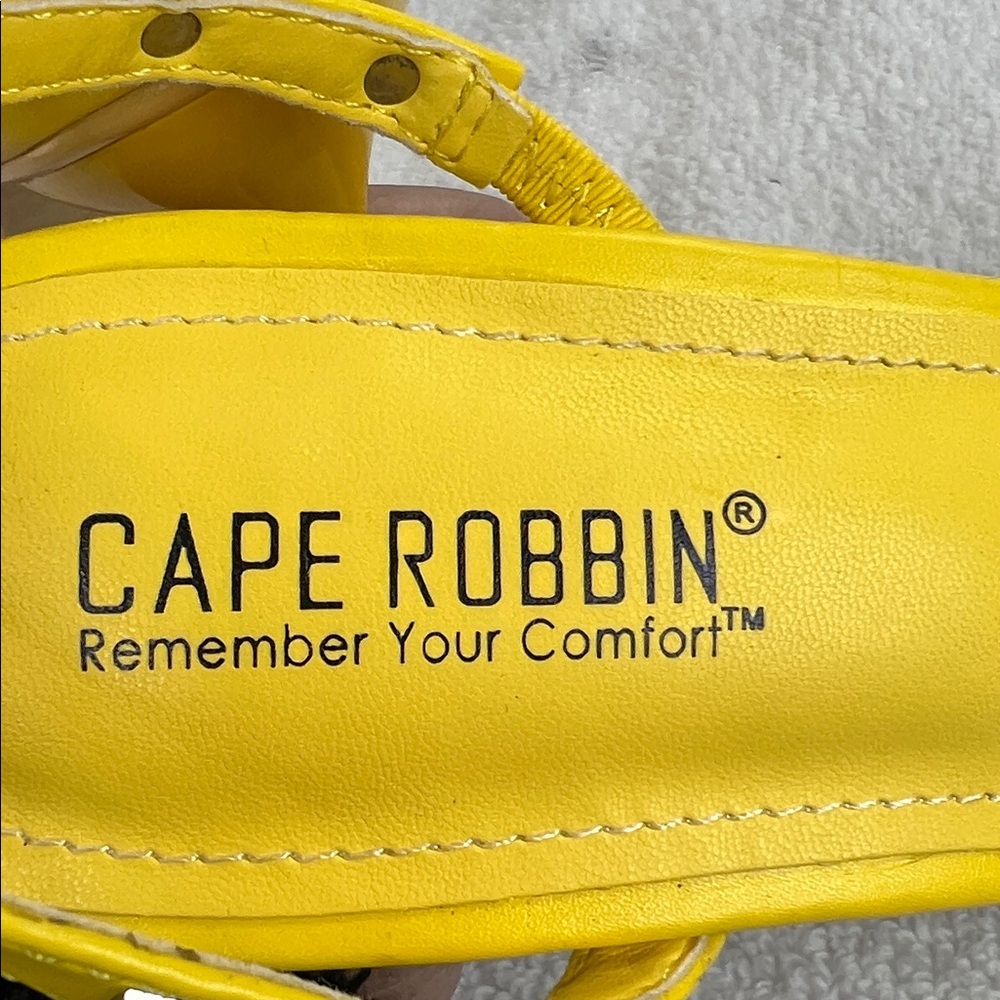 Cape Robbin, Yeow stiletto heels with metal accents - Picture 3 of 7